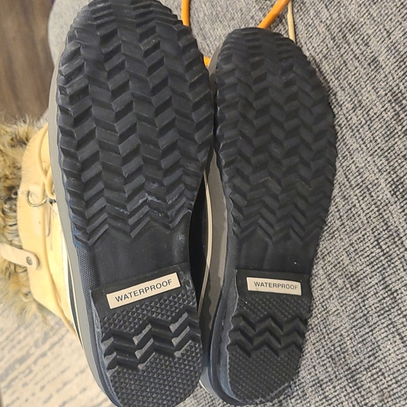 NWT SOREL Women's Joan Of Arctic™ Boot - Picture 12 of 14